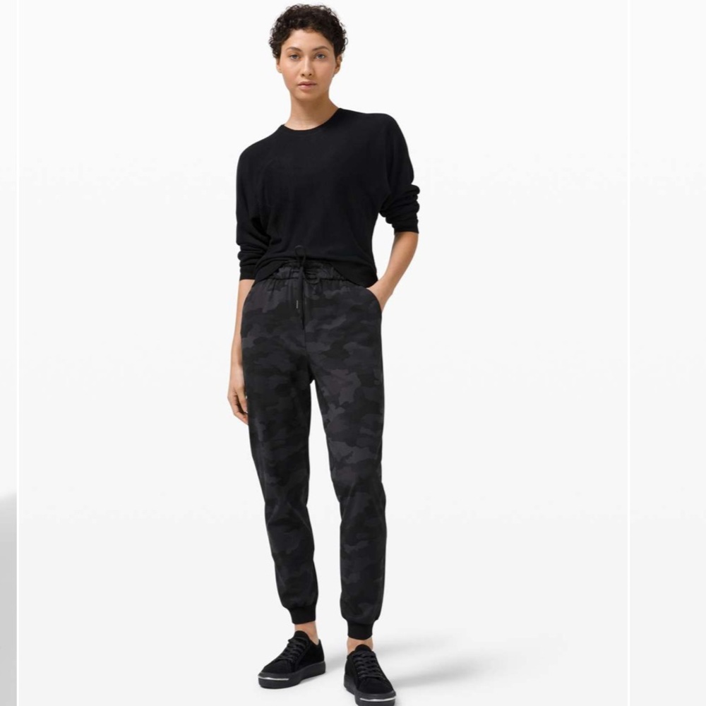 Lululemon High-Rise Black Camouflage Joggers | Size 4